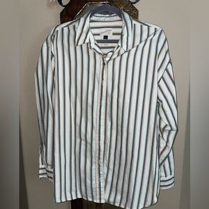 Women’s long sleeves button down-Large